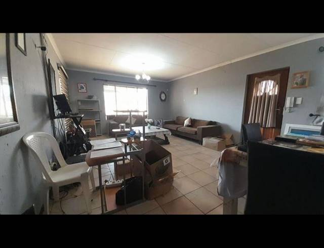 3 BEDROOM HOUSE FOR SALE IN KEMPTON PARK